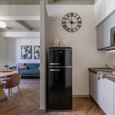 Flora Deluxe Apartment *