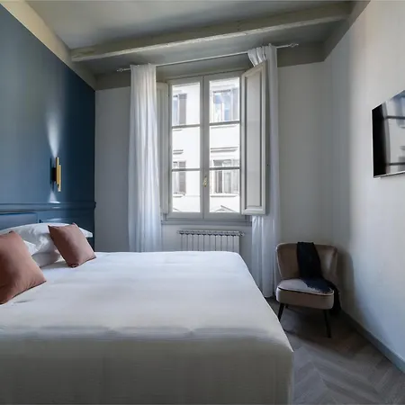 Flora Deluxe Apartment *